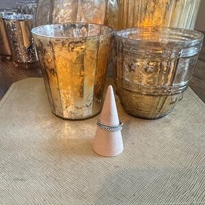 ** FREE GIFT GIVEAWAY NEW silvery ring, braided
size 5.5
Mix&  match